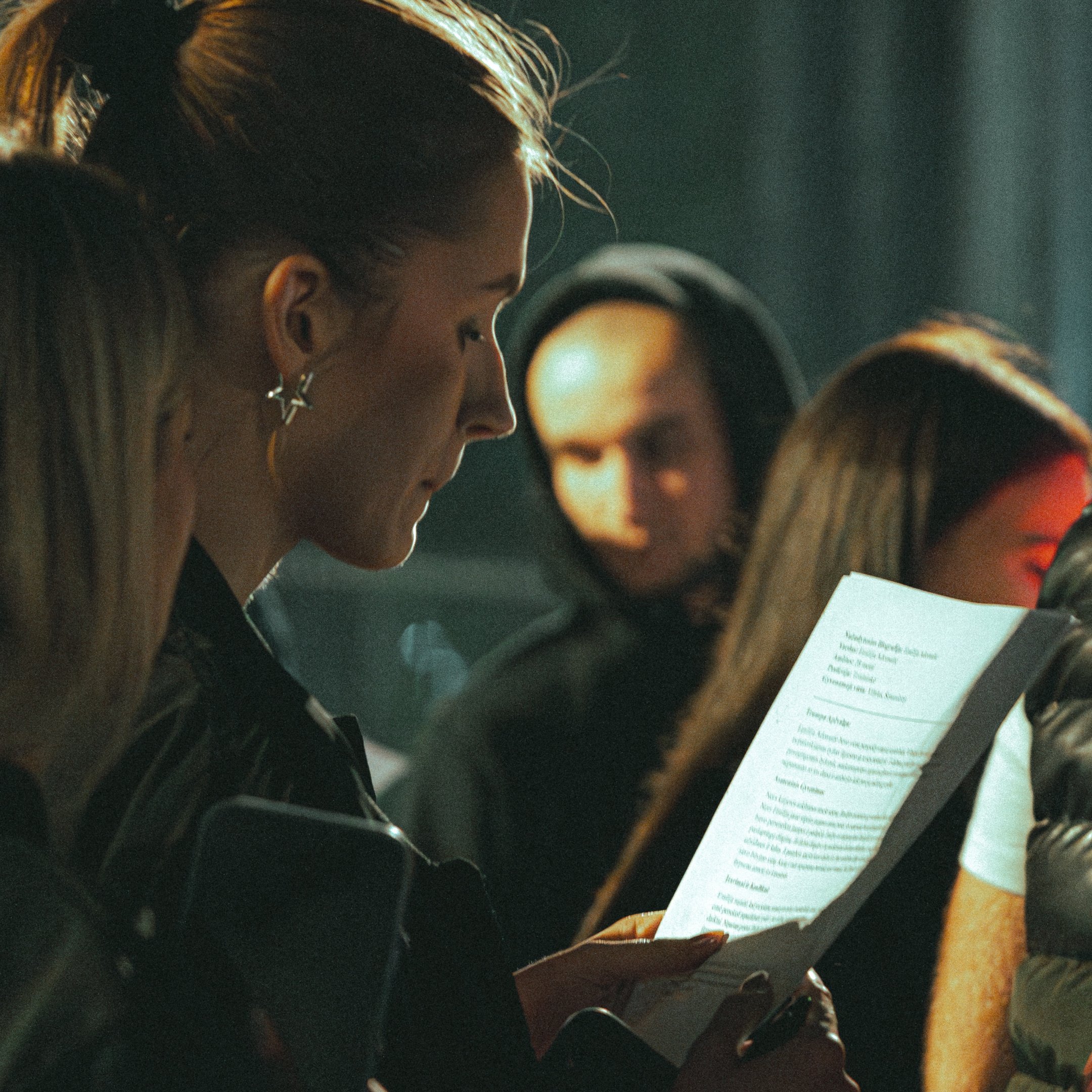 Nuotrauka: žaidimo dalyviai aktyviai dalyvauja orientaciniame žaidime.